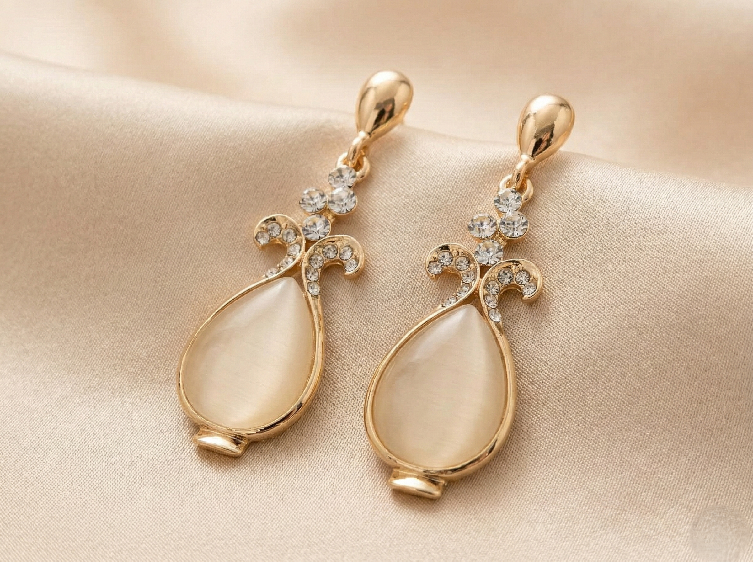 Soft Pearl Earrings