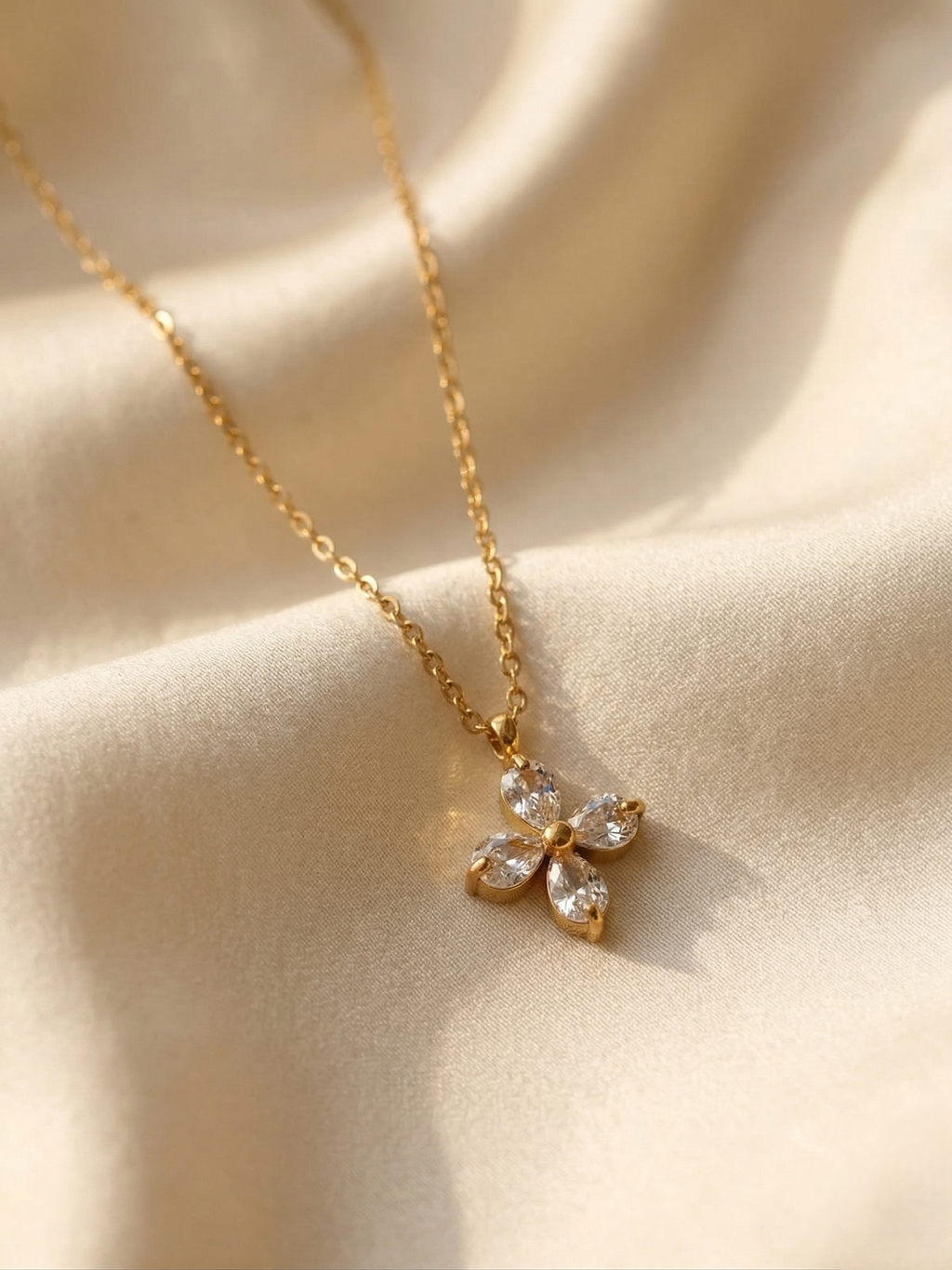 Dainty Flower Necklace