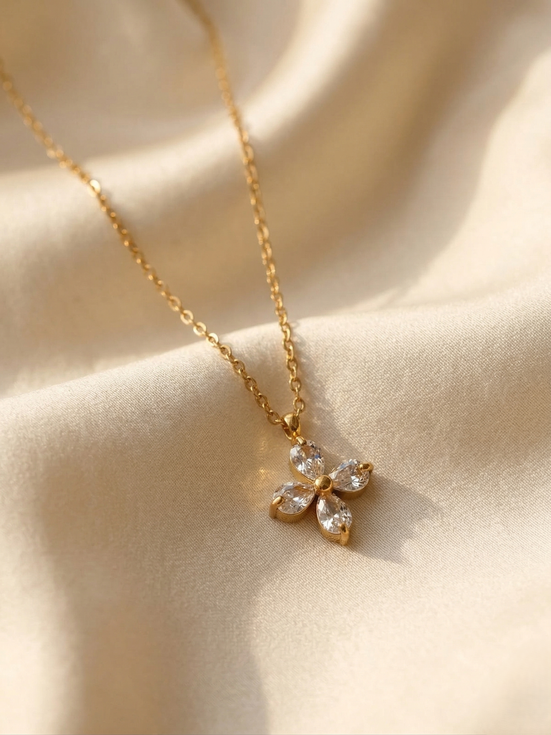Dainty Flower Necklace