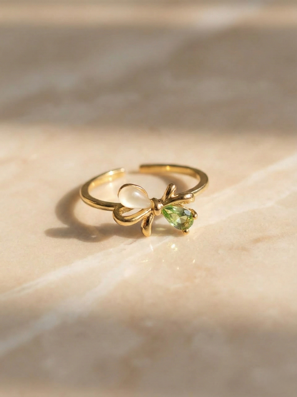 Emerald Bow Pearl Ring