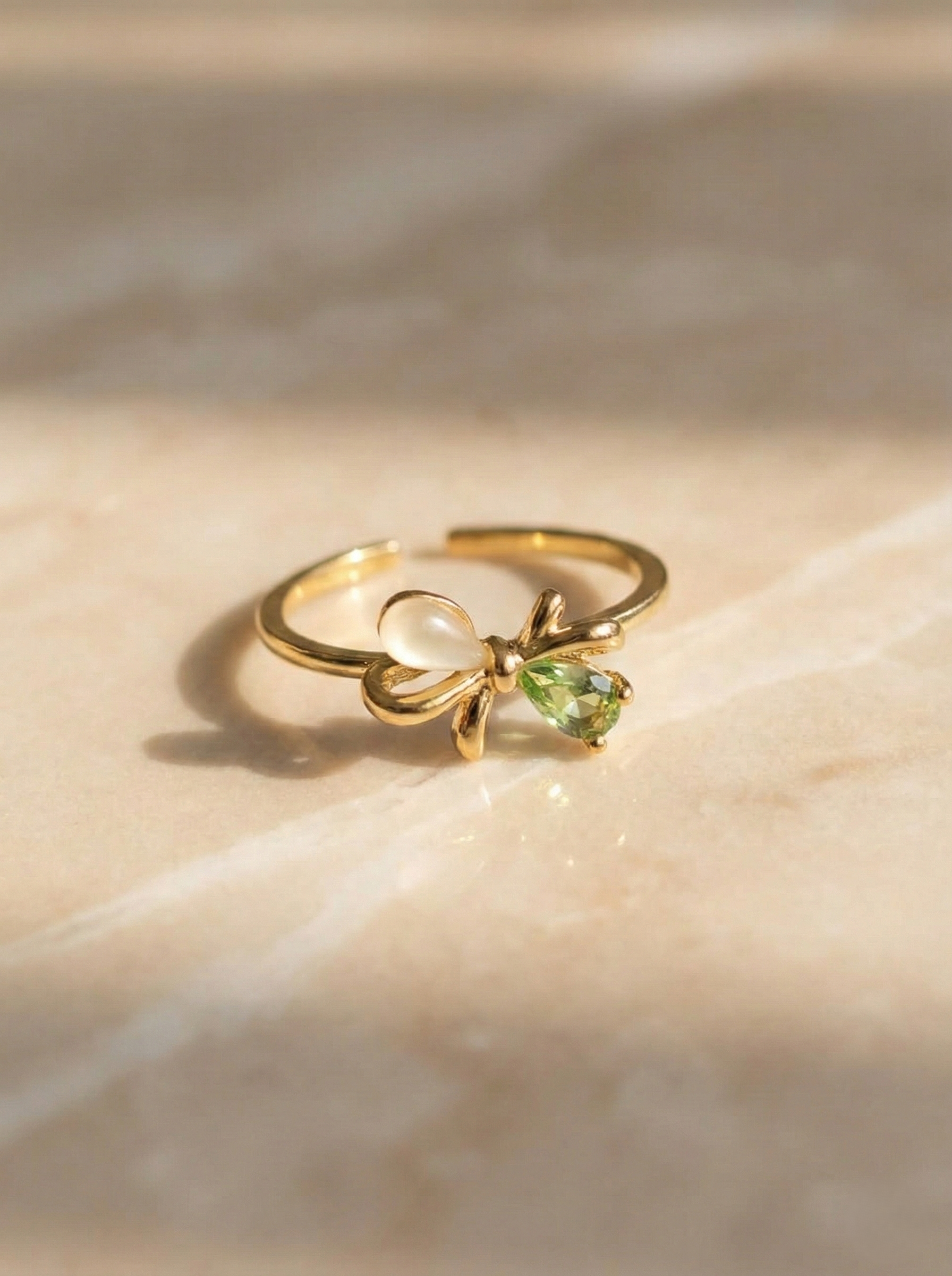 Emerald Bow Pearl Ring