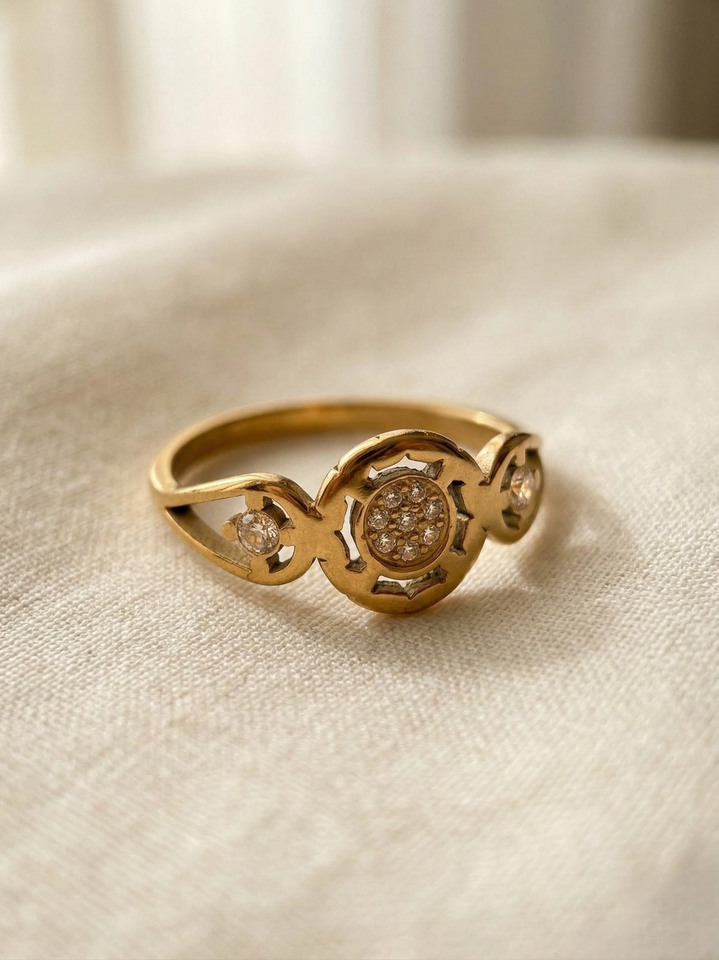 Flora Glow Crystal Ring