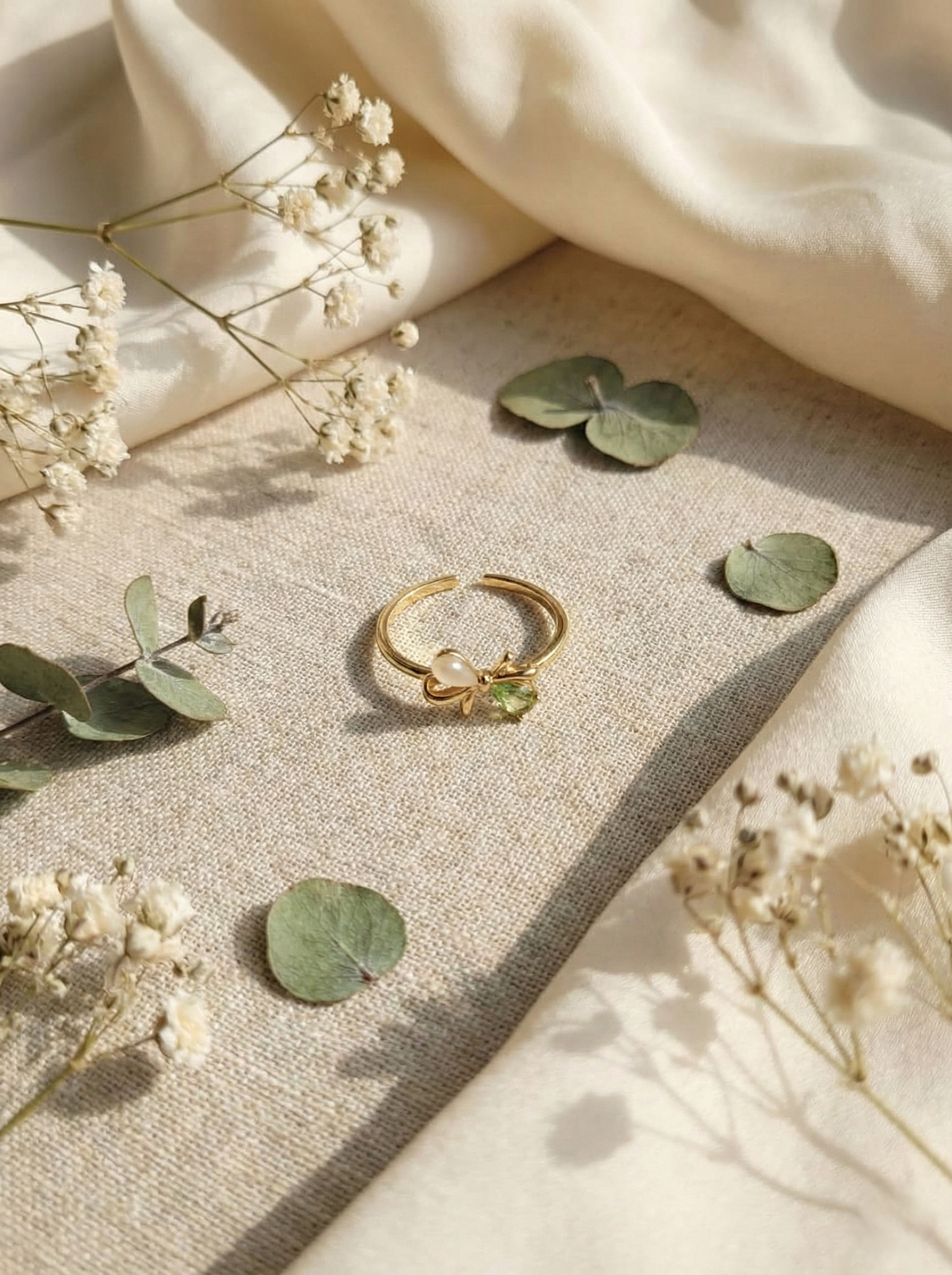 Emerald Bow Pearl Ring