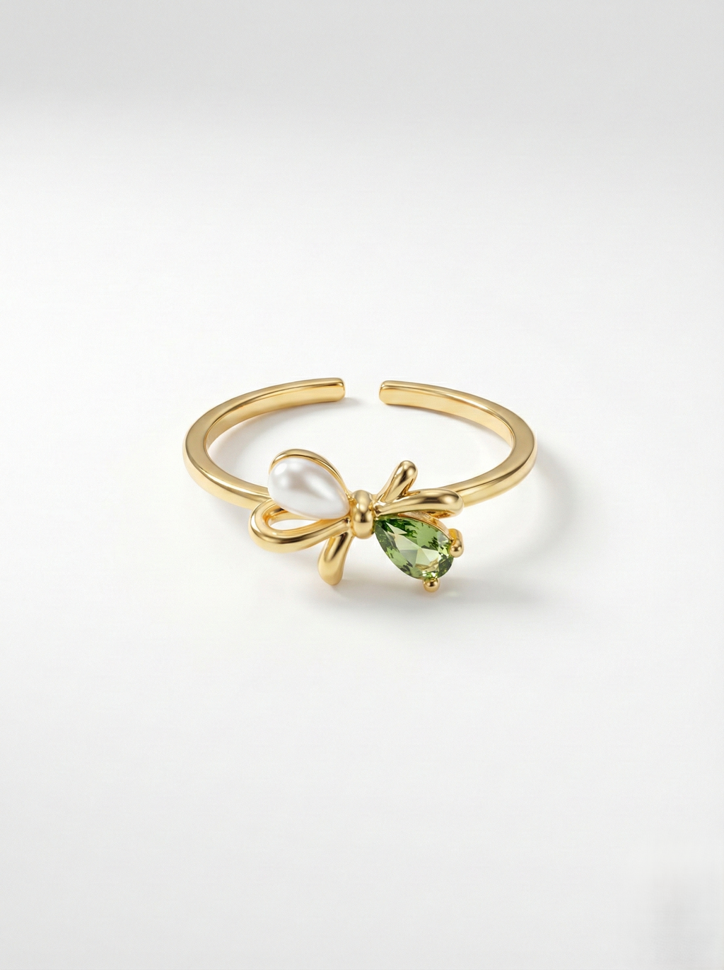 Emerald Bow Pearl Ring