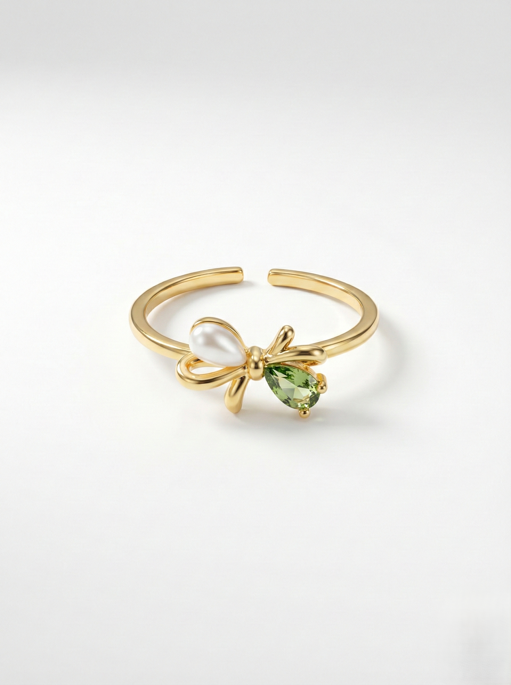 Emerald Bow Pearl Ring