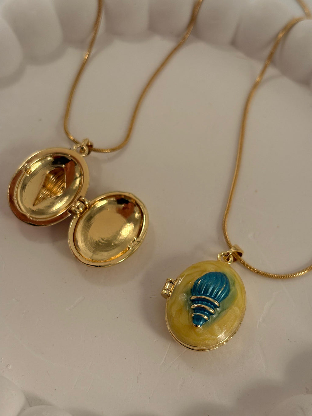 Yellow shell locket necklace