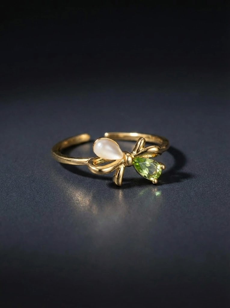 Emerald Bow Pearl Ring